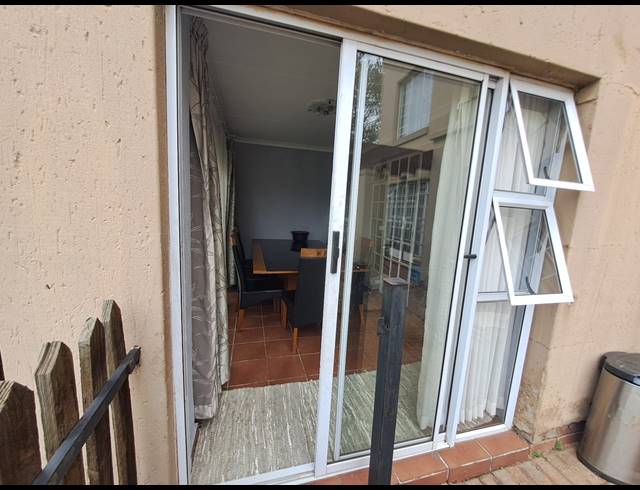 3 BEDROOM TOWNHOUSE FOR SALE IN CASTLEVIEW
